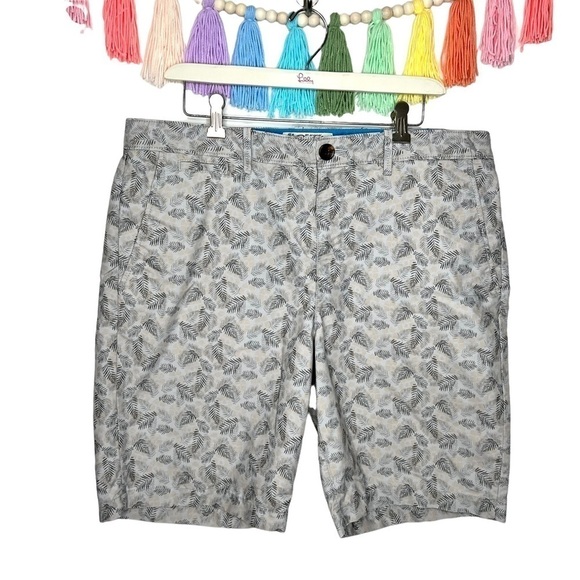 Penguin Men’s Grey Leaf Palm Frond Patterned Lightweight Hybrid Shorts Size 36 - Picture 2 of 16